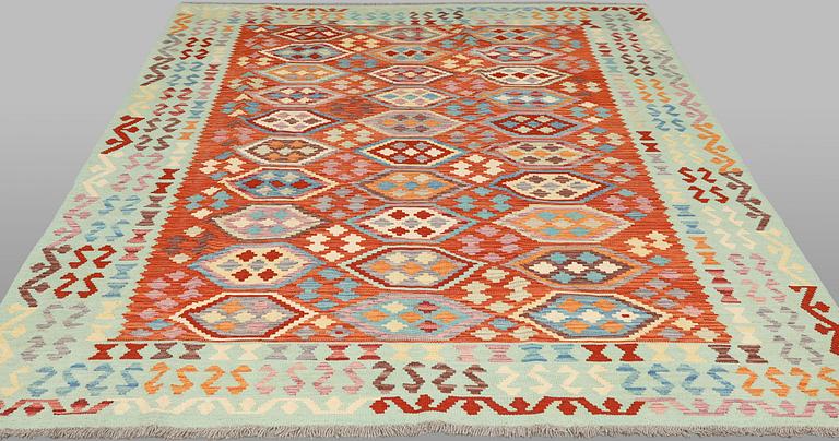 A Kelim carpet, c. 298 x 199 cm.