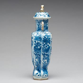 VAS med LOCK, porslin. Qingdynastin, Kangxi (1662-1722).
