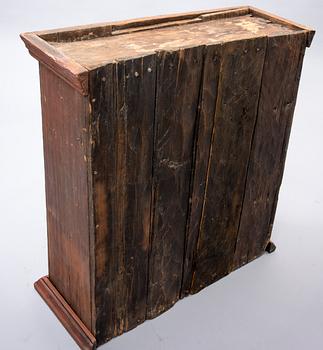 VÄGGSKÅP, 1800-tal.