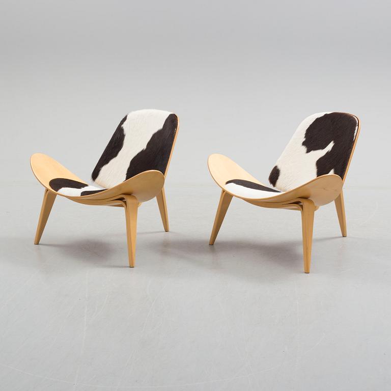HANS J WEGNER, LOUNGE CHAIRS, a pair, "CH07" SHELL CHAIR, Carl Hansen & Søn, Odense, Denmark.