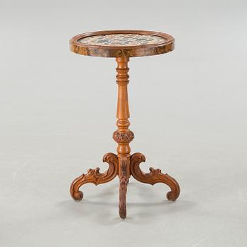 A table from the first half of the 20th century.