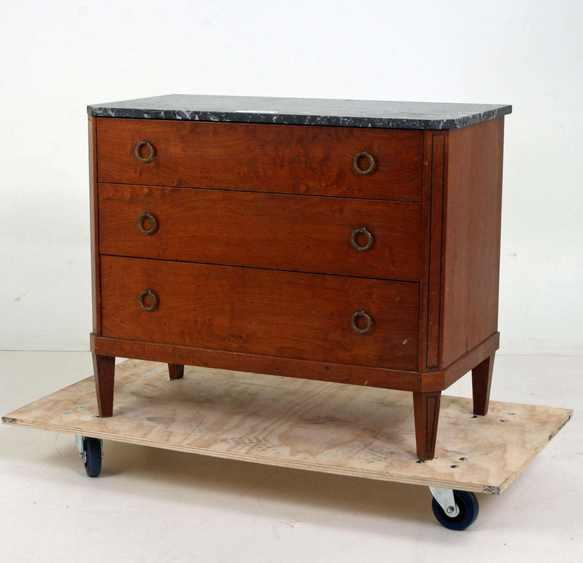 BYRÅ, sengustaviansk stil.