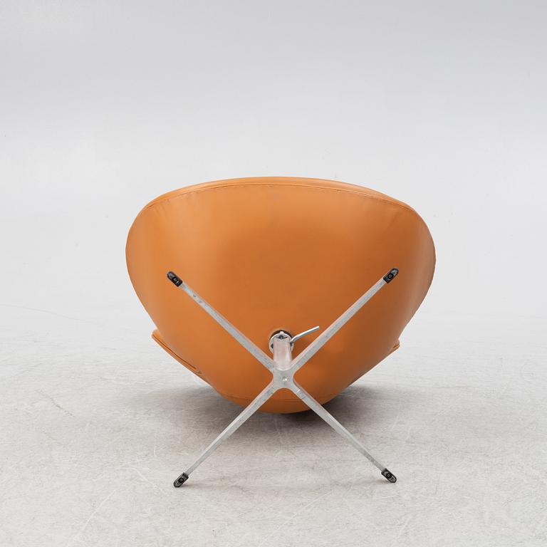 Arne Jacobsen, armchair, "The Swan", Fritz Hansen, Denmark, probably 1960s.