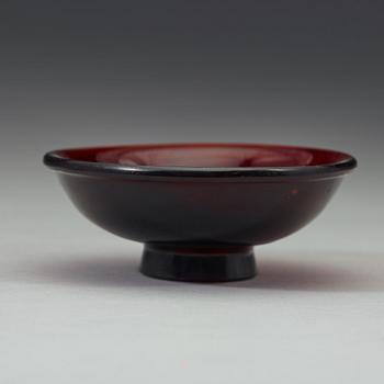 A Chinese Peking glass bowl, Qing dynasty (1644-1912).