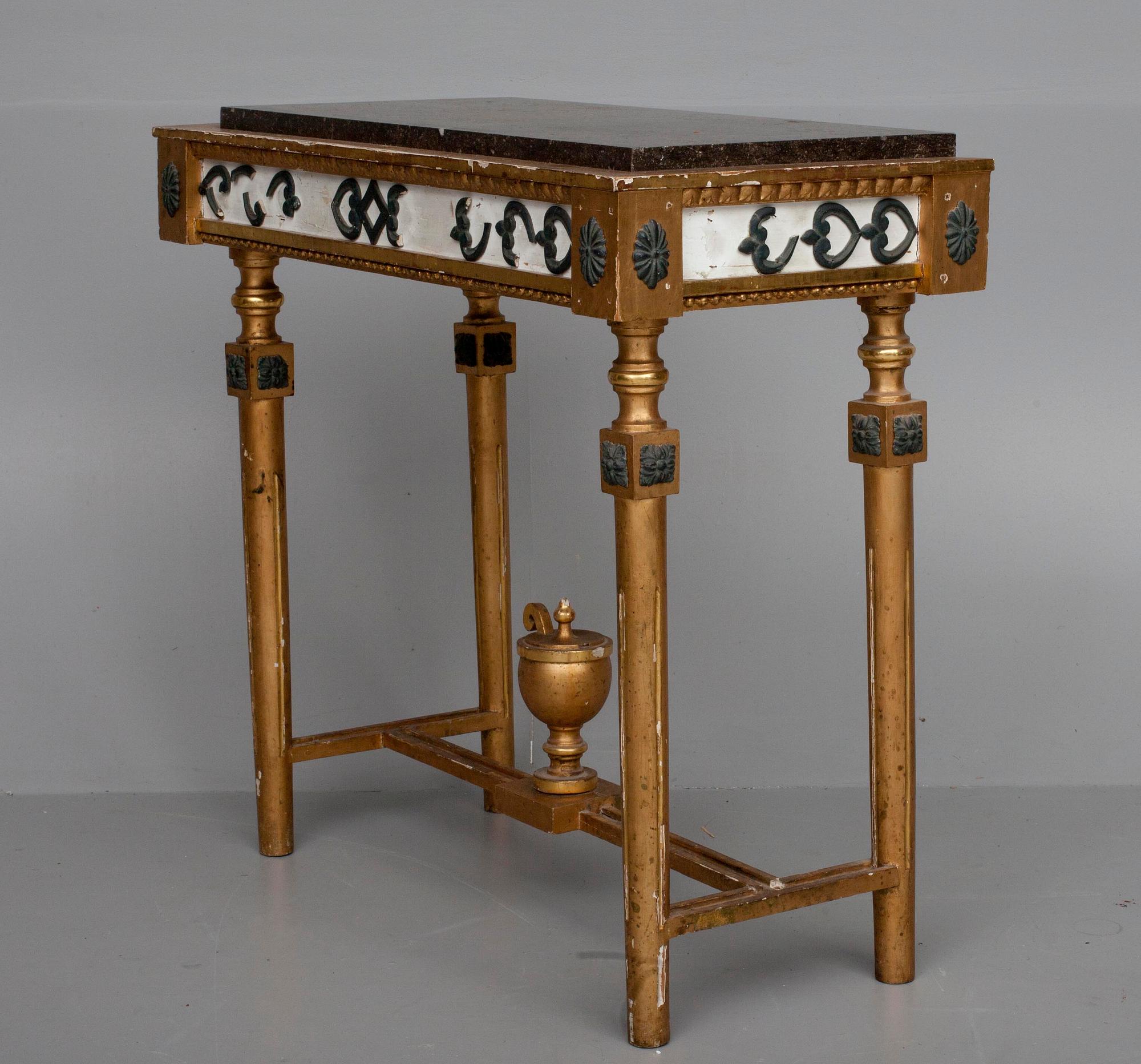 SPEGEL, KONSOLBORD, med PORFYRSKIVA,  sengustaviansk stil, 1900-talets början.