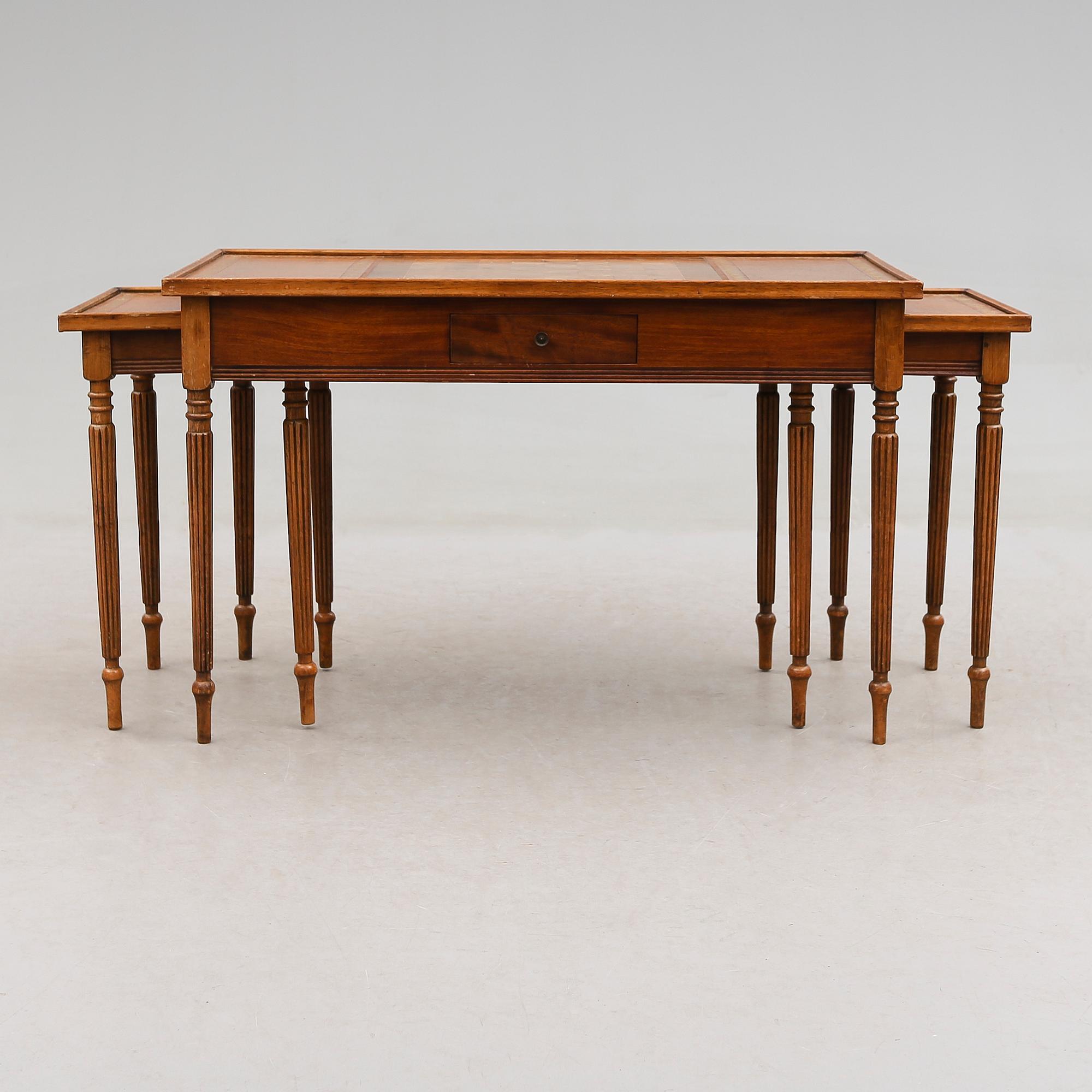 SATSBORD, 3 del, England, 1900-talets andra hälft.