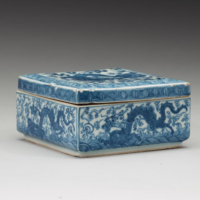 A Chinese porcelain box and cover, Qing dynasty, early 19th century.