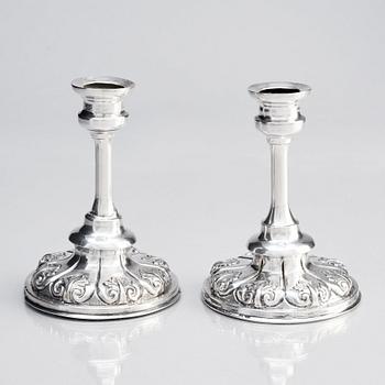 Ljusstakar, silver, ett par, otydlig mästarstämpel, möjligen Olof Pehr Hallberg, Norrköping (verksam 1832-1862).
