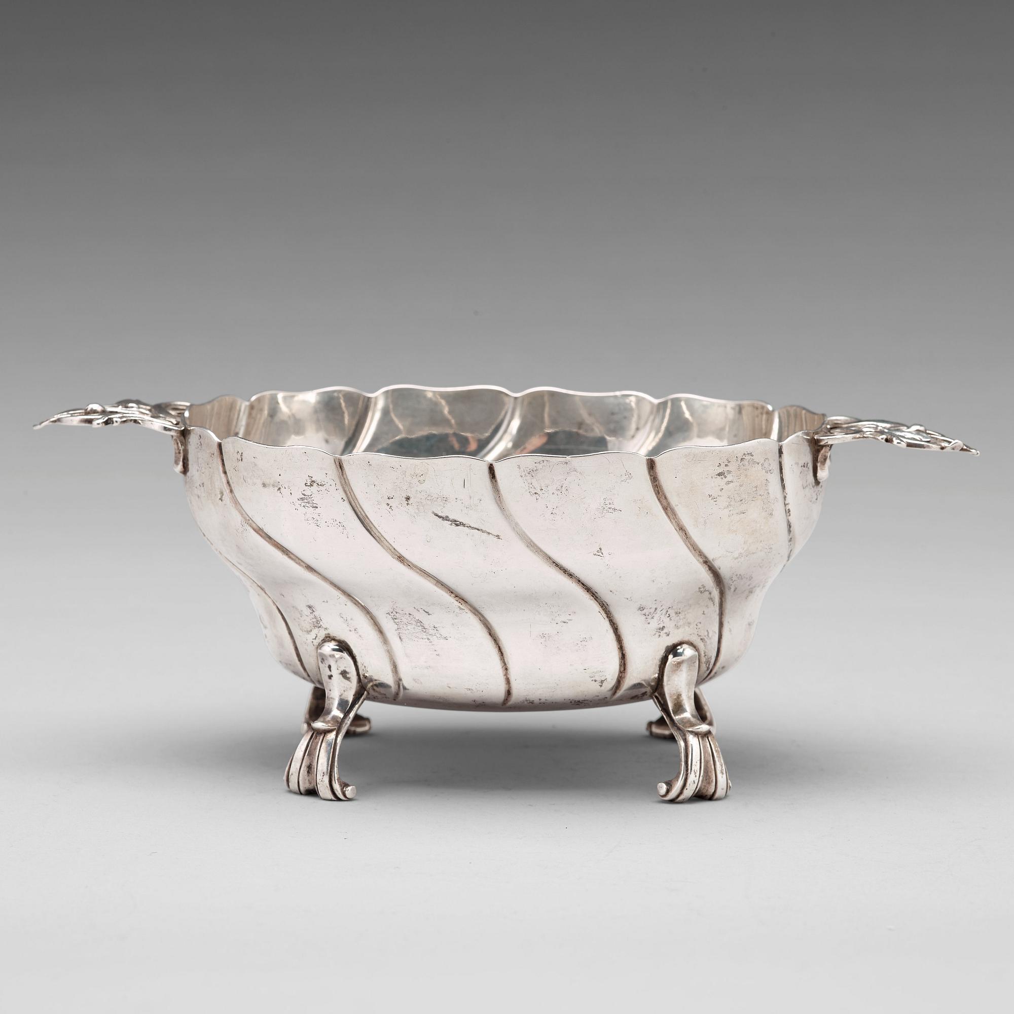 Petter Åkerman, konfektskål, silver, Stockholm
1769, rokoko.