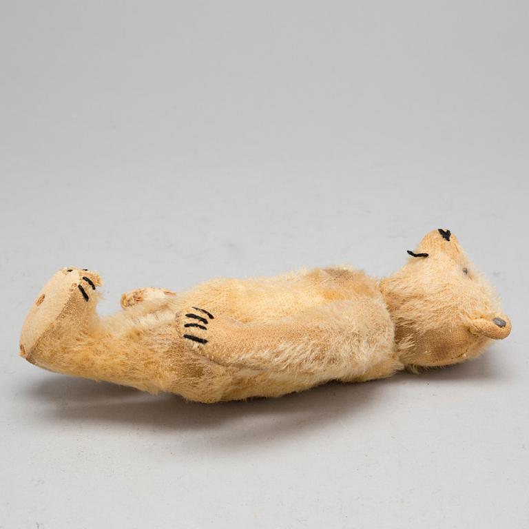 Three teddybears one marked Steiff, first half of the 20th century.