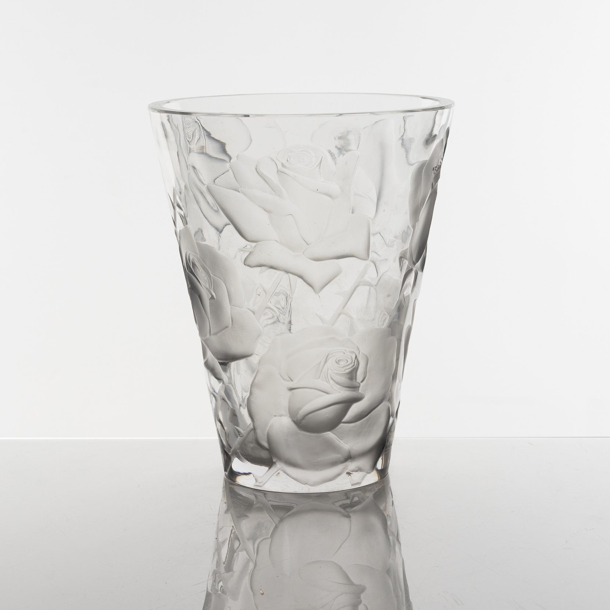 Lalique, a glass 'Ispahan rose' vase, second half of the 20th century.