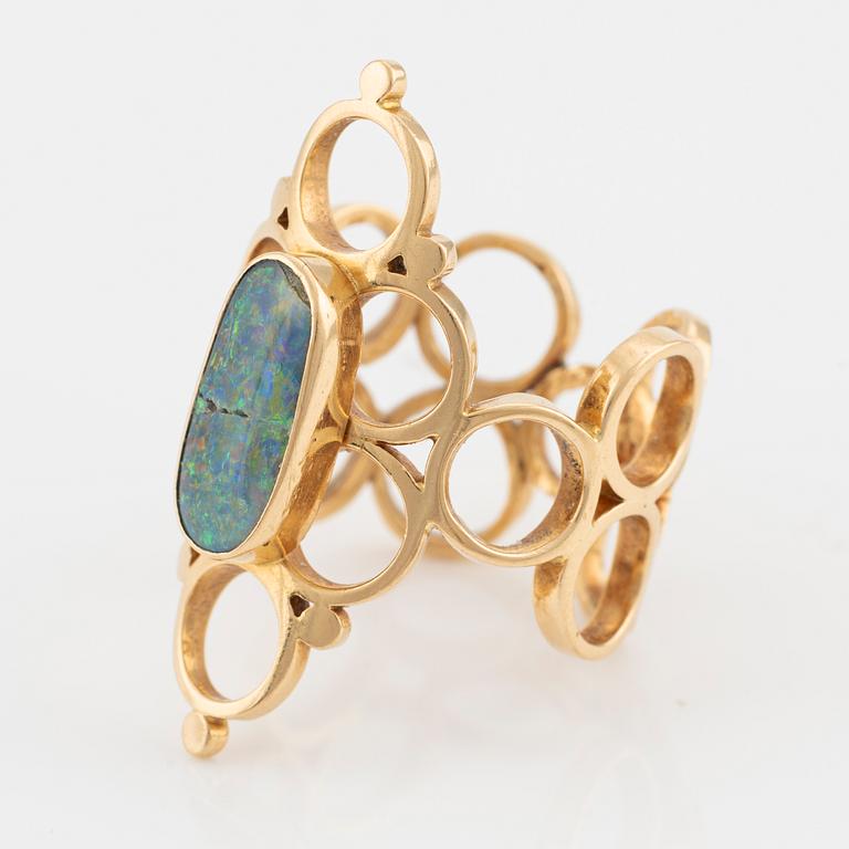 Cecilia Johansson ring, 18K gold and opal.