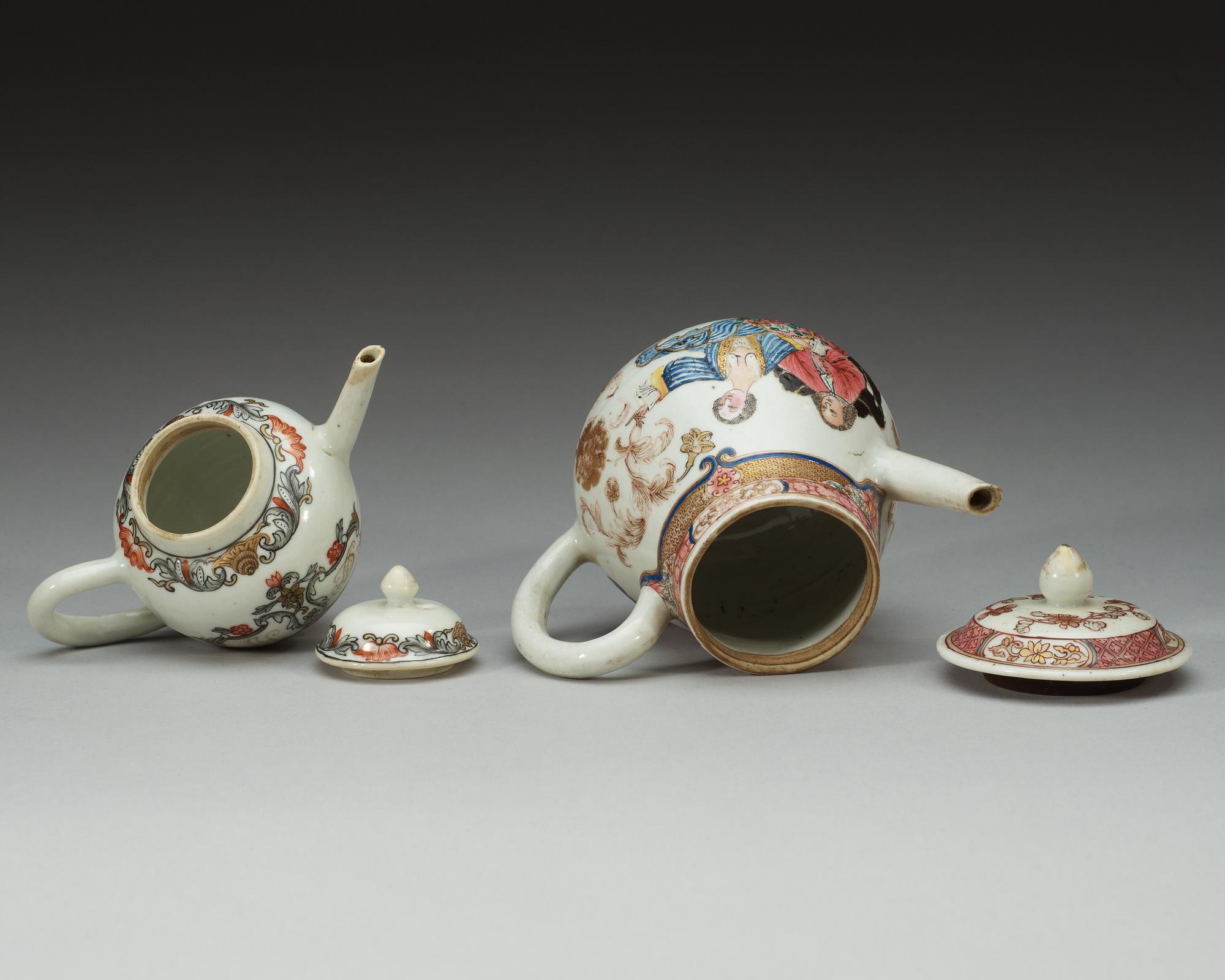 TEKANNOR med LOCK, två stycken, kompaniporslin. Qing dynastin, Qianlong (1736-95).