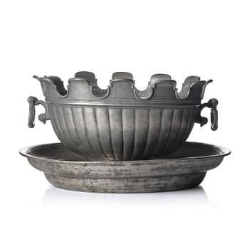 438. Wine cooler with underplate, probably Germany, 19th century, and platter, Sweden, 18th century. Baroque style.