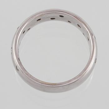 RING, 18K vitguld med briljantslipade diamanter 0.25 ct. Vikt 8,7 gram.
