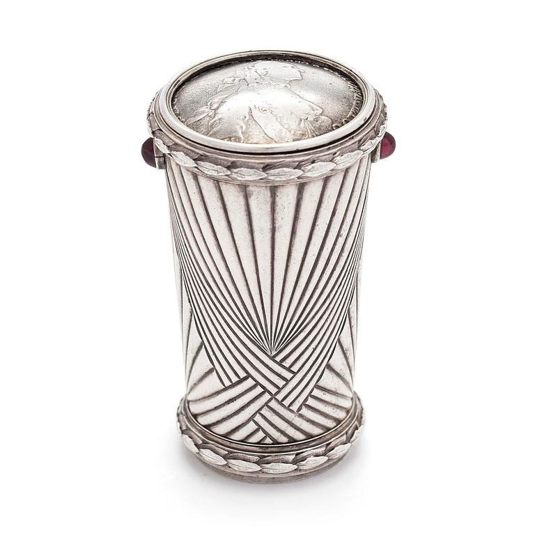 Päivänvarjonkahva, hopeaa, granaatit ja upotettu ruplan raha, Antti Nevalainen, Fabergé, Pietari 1899-1907.