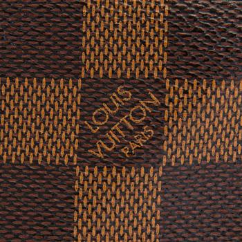 Louis Vuitton, a Damier Ebene 'Ravello GM' bag.