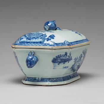 A blue and white tureen with cover and similar stand, Qing dynasty, Qianlong (1736-95).