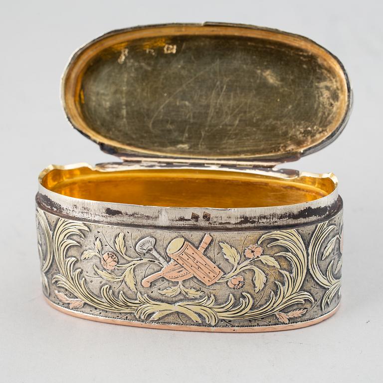 Snusdosa, silver och tvåfärgat guld, otydlig mästarstämpel, Paris 1761.