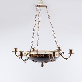 TAKAMPEL, empirestil, 1900-talets första hälft. Höjd 53 cm.