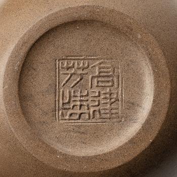 Two Chinese yixing teapots attributed to Gao Jianfang (b. 1956), China 1980s.