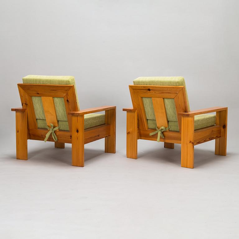 A pair of 1960/1970s armchairs.