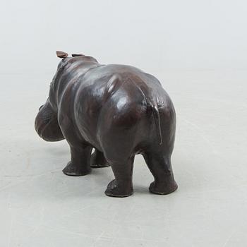 FOTPALL, i form av flodhäst, 1900-talets andra hälft.