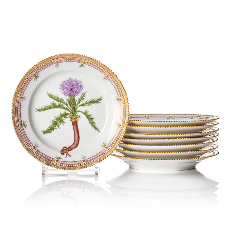 Tallrikar, sju stycken, porslin. "Flora Danica", Royal Copenhagen, Danmark, 1900-tal.