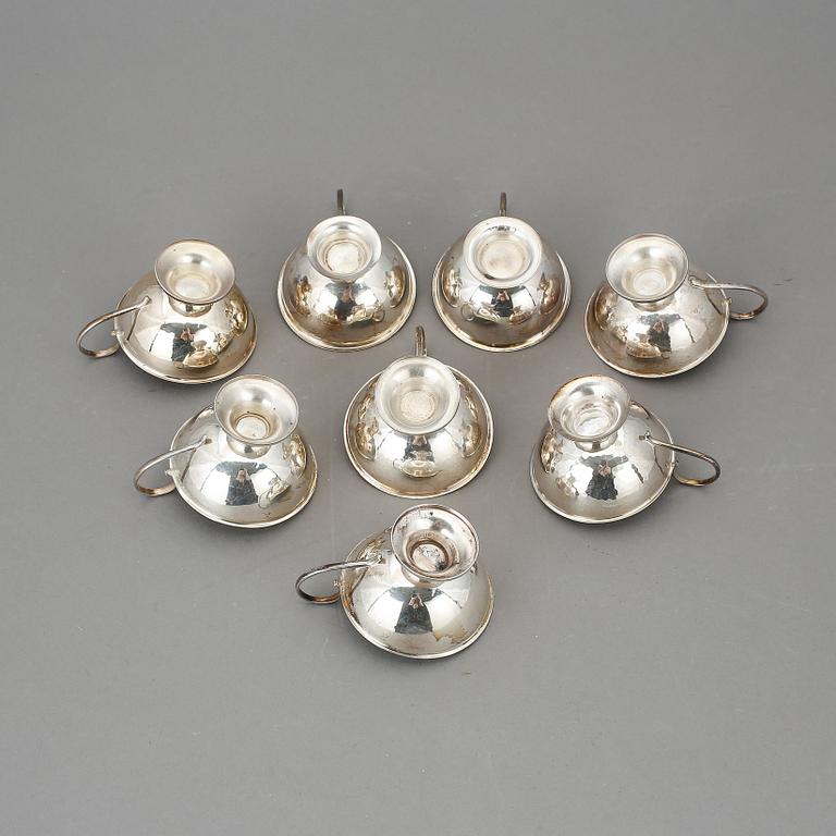 PUNSCHKOPPAR silver. 8 st. Bl a K & EC, Göteborg, 1940. Total vikt ca 240 g.