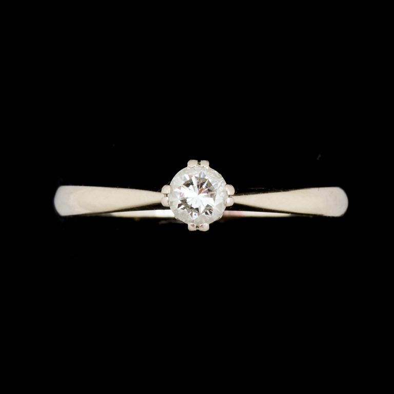 RING, 18k vitguld, rund briljantslipad diamant, ca 0,35ct enligt gravyr. Vikt ca 3g.