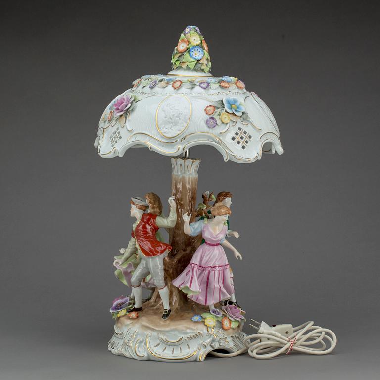 BORDSLAMPA, 1900-tal, porslin.