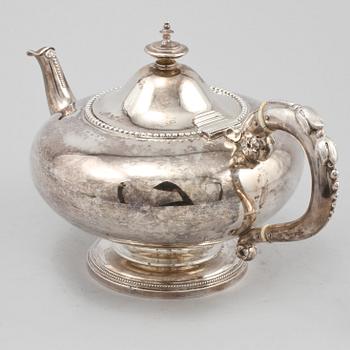 TEKANNA, silver, Gustaf Möllenborg, Stockholm, 1879, vikt 660 gram.