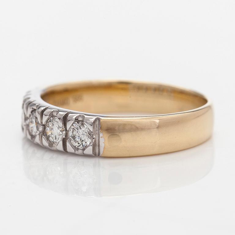 Sormus, 14K kultaa,  briljanttihiottuja timantteja yhteensä noin 0.25 ct.