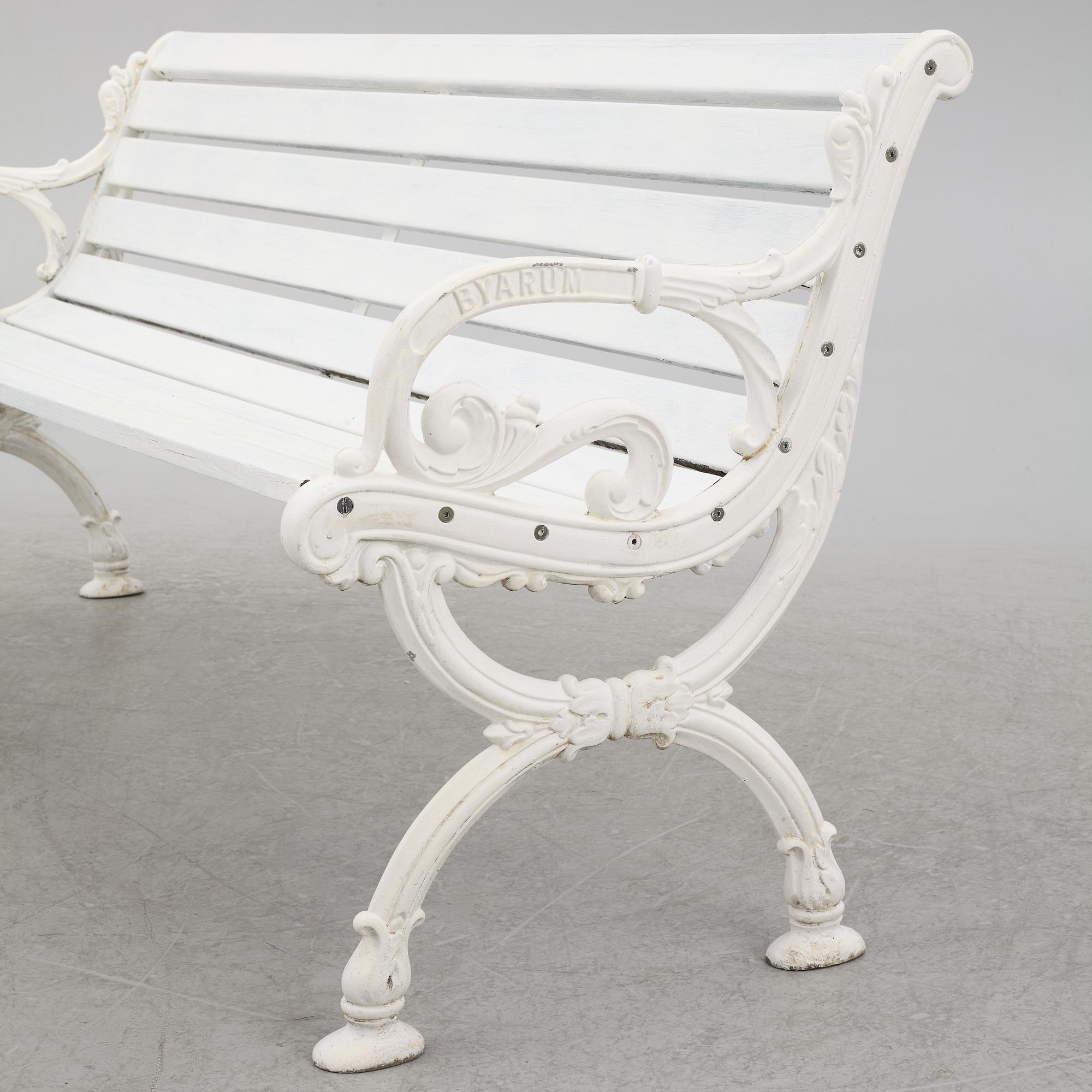A garden sofa, a table and a pair of chairs, Byarums bruk.