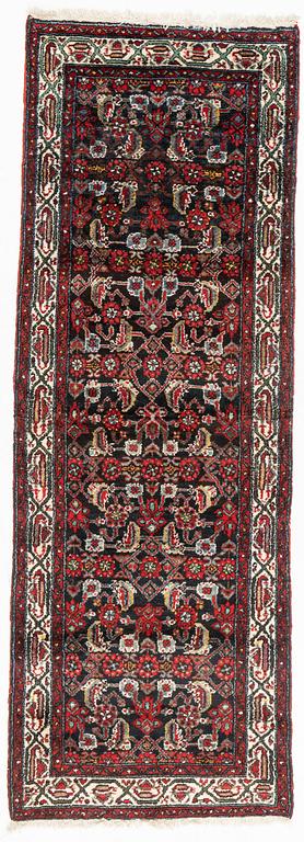 Gallery carpet, Old Hamadan, ca 100 x 286 cm.
