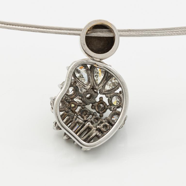 Collier 18K vitguld med dropp-, baguette och briljantslipade diamanter.
