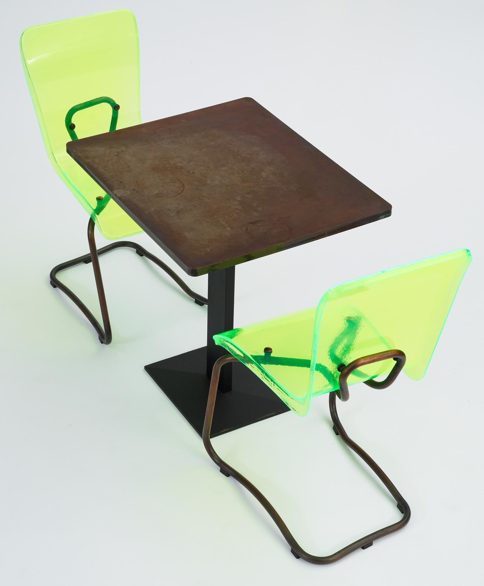 VESA HONKONEN, stolar 1 par samt bord, "Kiasma" för Källemo AB, 2008.