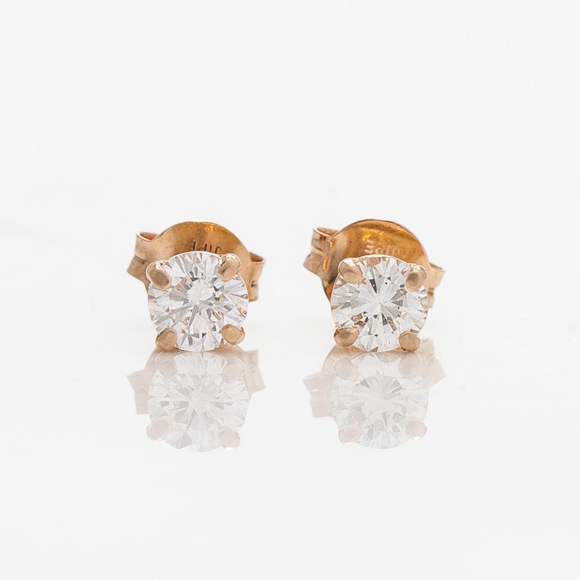 Earrings in 14K gold set with brilliant-cut diamonds.