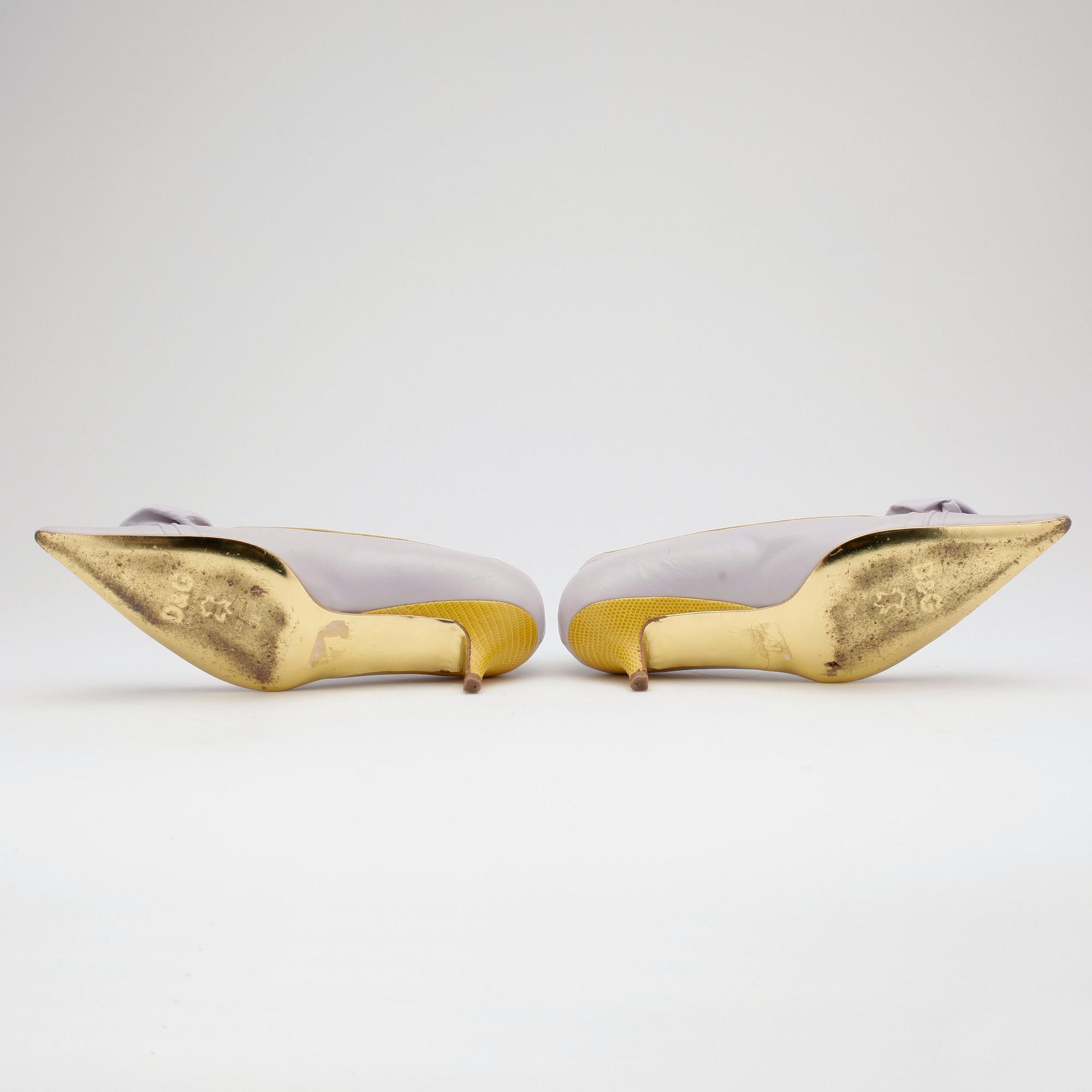 DOLCE & GABBANA, a pair of light purple leather pumps.