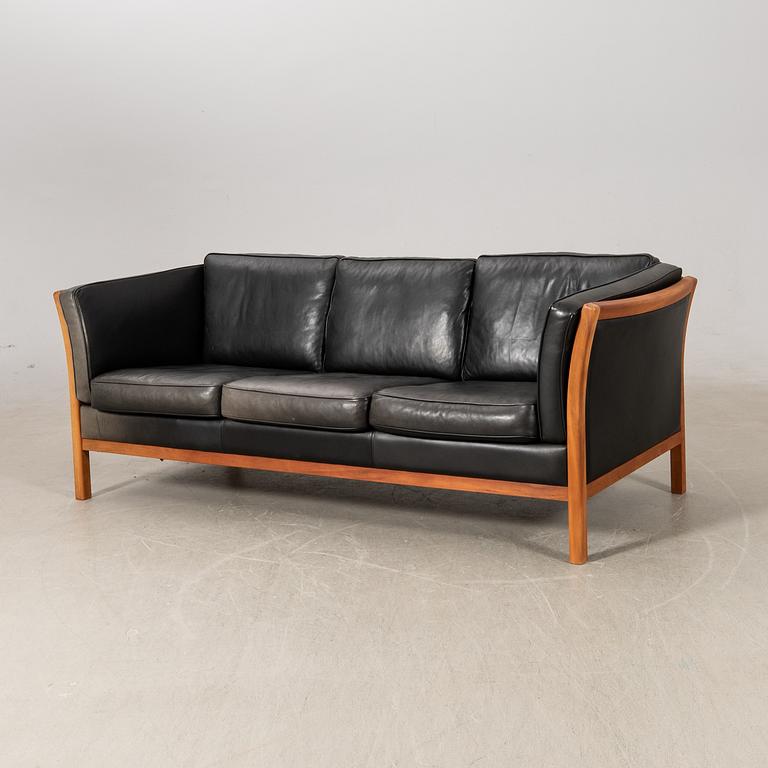 Soffa, Stouby Möbler, troligen "Eva", Danmark, 1900-talets senare del.
