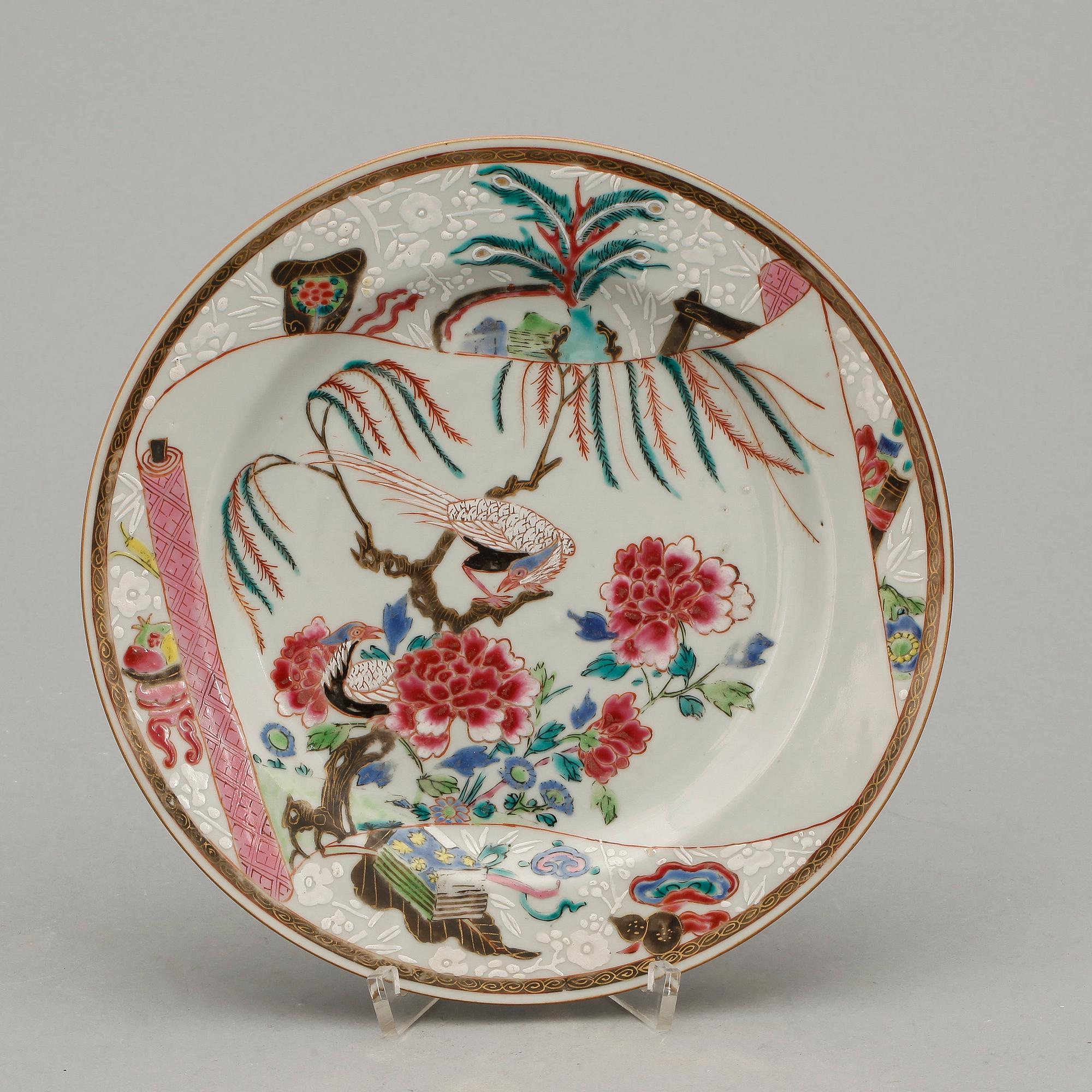 TALLRIKAR, 2+1, porslin, Qianlong, Kina 1700-tal.