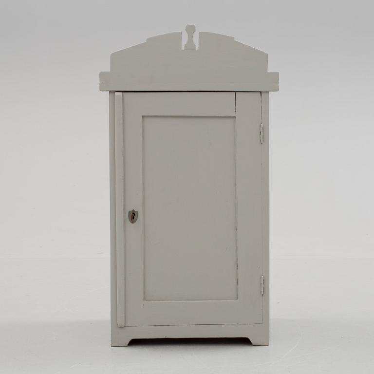 VÄGGSKÅP/SKÅP, 1900-tal/2000-tal.