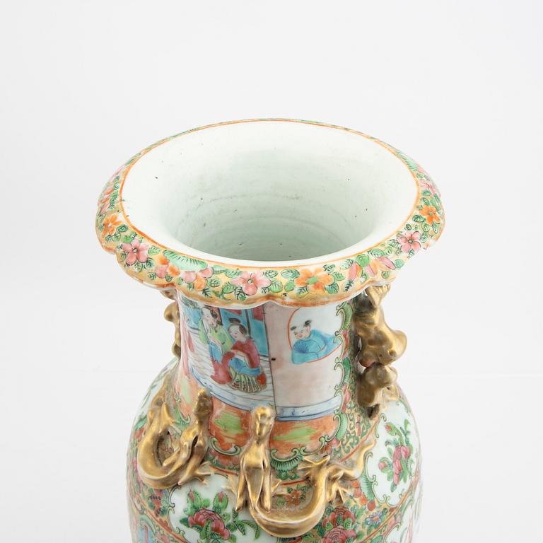 A Chinese kanton porcelain vase later part of the 19th century.