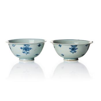 A pair of blue and white bowls. Ming dynasty, 16th century.