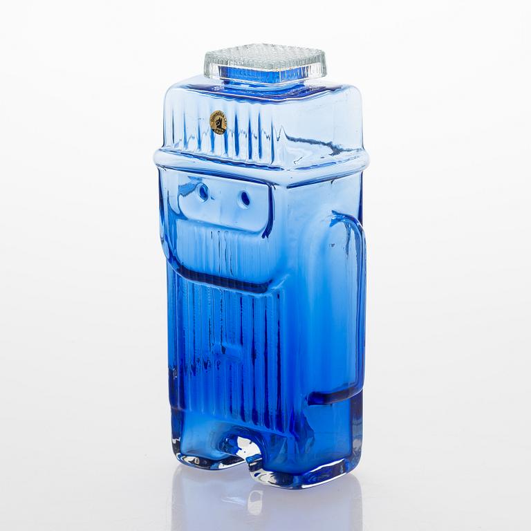Helena Tynell, A ' Grandfather' liquor bottle and seven drinking glasses for Riihimäen Lasi Oy.