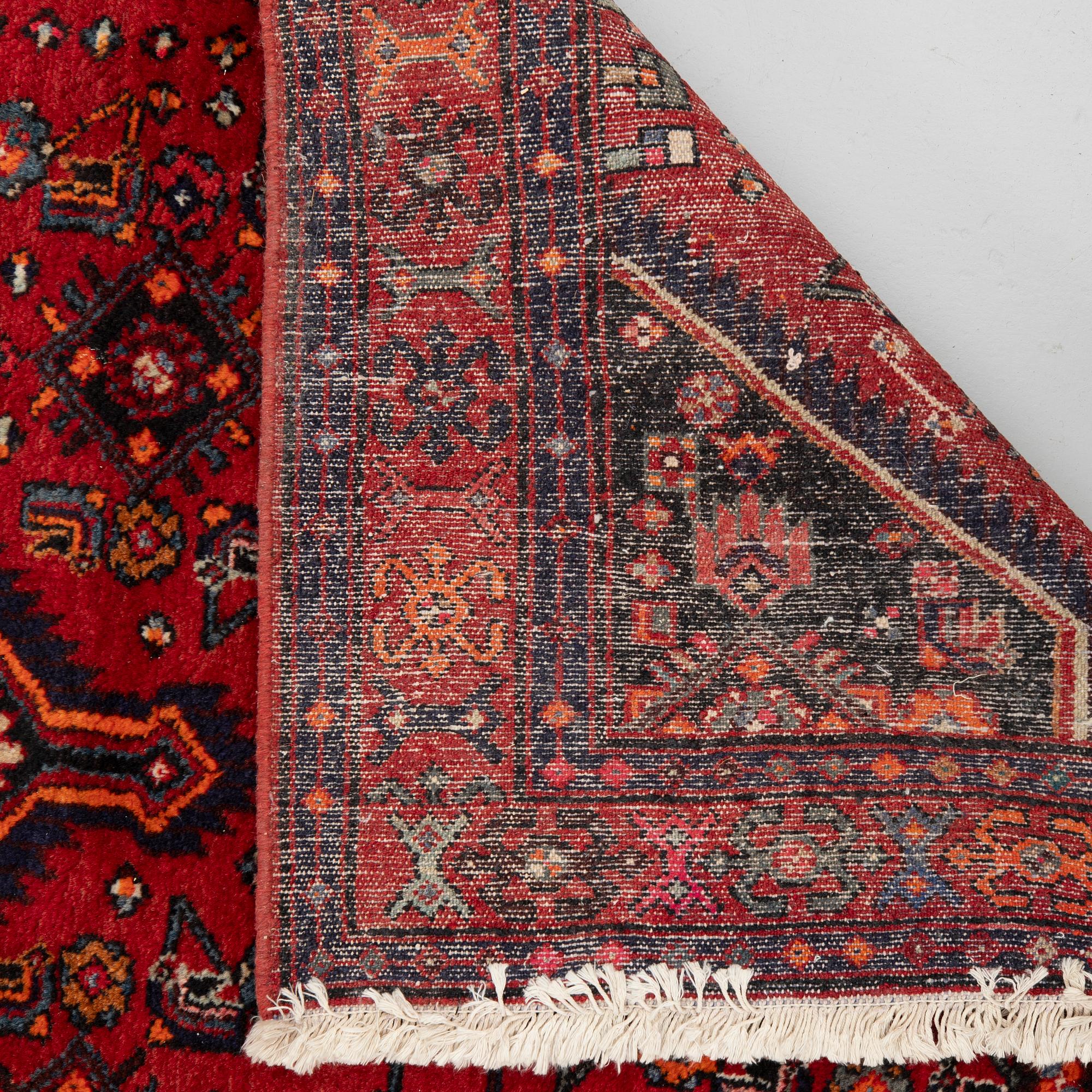 Carpet, oriental, 220 x 147 cm.