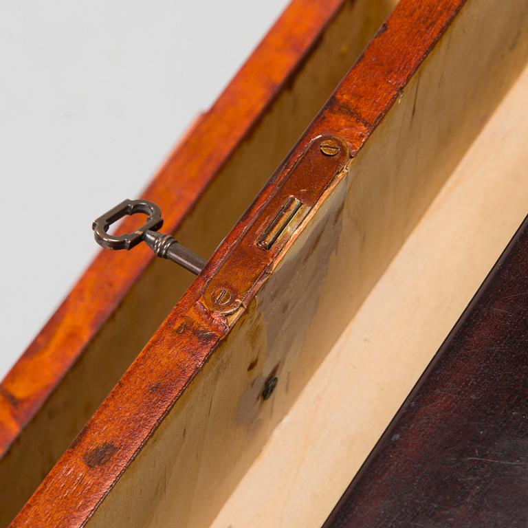 A 1930s functionalist style chest of drawer.