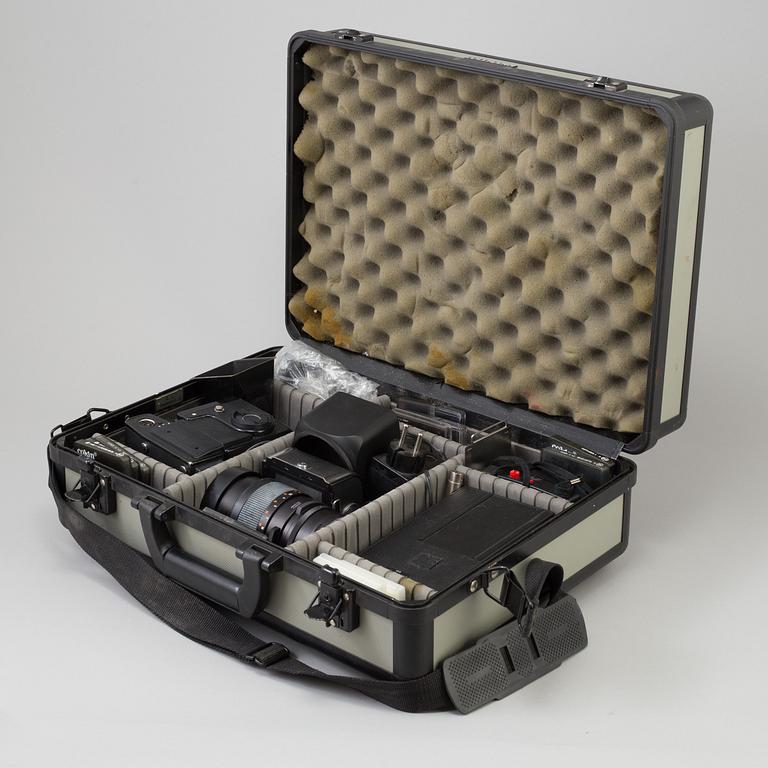 A black body Hasselblad 500 ELX Camera from Sweden 1986. With Sonnar 4/150 T*.