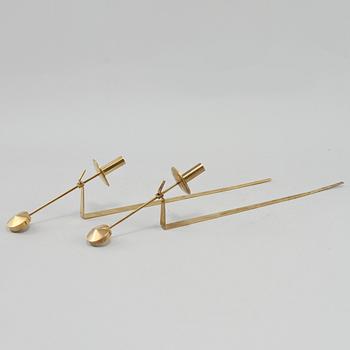 VÄGGLJUSSTAKAR, 2 st, mässing, "Pendel", Pierre Forsell, Skultuna, 1900-talets andra hälft.