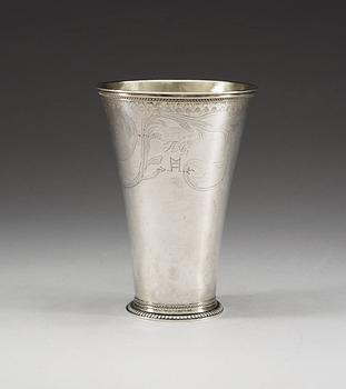 BÄGARE, av Jonas Ålander, Stockholm 1733. Vikt ca 412 gram.